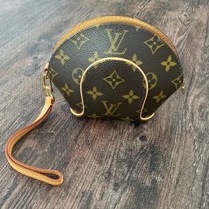 Never Worn Brand New w/Tag and Original Dust Bag.